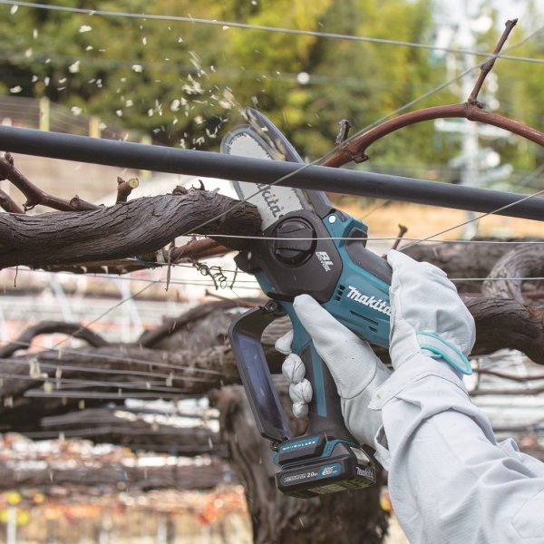 MAKITA UC100DWA01 jednoruční aku prořezávací řetězová pila 100mm LiIon 12V CXT 1x2Ah Obrázek