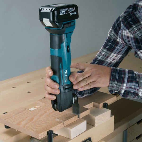 MAKITA DTM51RFJX1 aku multitool LiIon LXT 18V 2x 3Ah s příslušenstvím Obrázek