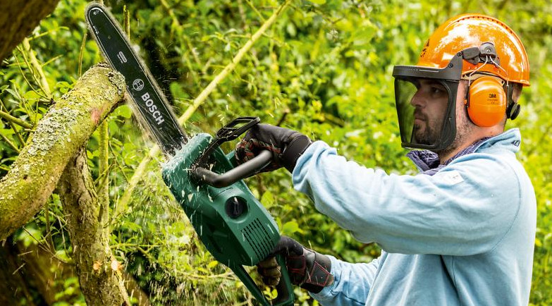 BOSCH UniversalChain 35 řetězová elektrická pila Obrázek