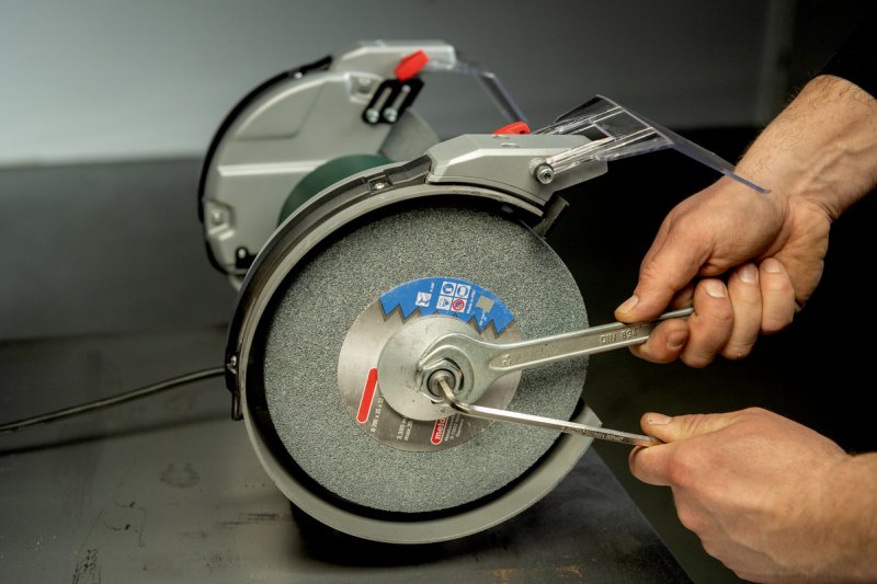 METABO DS 200 Plus dvoukotoučová bruska 600W Obrázek