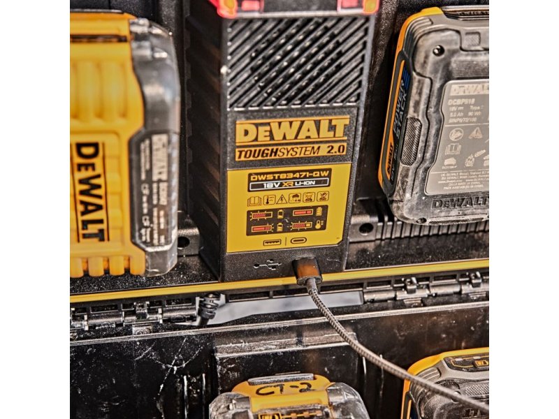DeWALT DWST83471-QW nabíječka v kufru TOUGHSYSTEM Obrázek