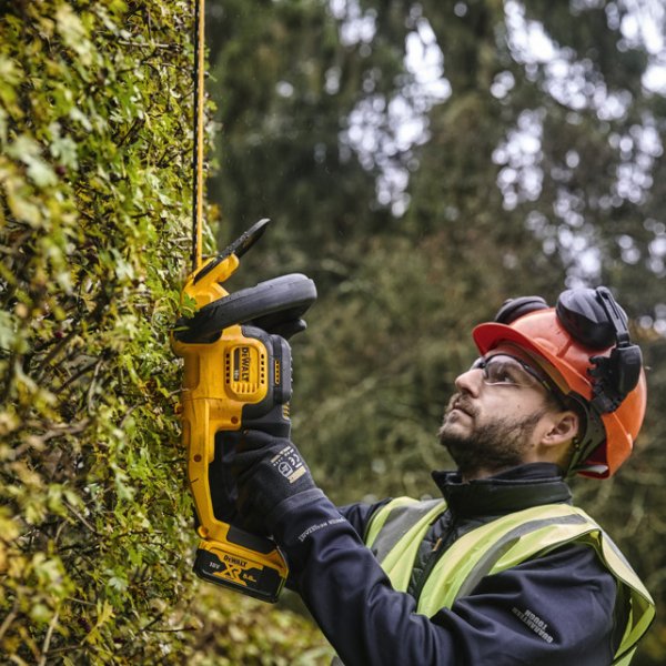 DeWALT DCMHT563P1 (1x5Ah) 18V aku nůžky na stříhání živých plotů Obrázek