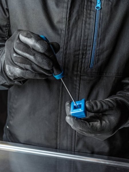 HOGERT HT1S089 magnetizér a demagnetizér na šroubováky a bity Obrázek