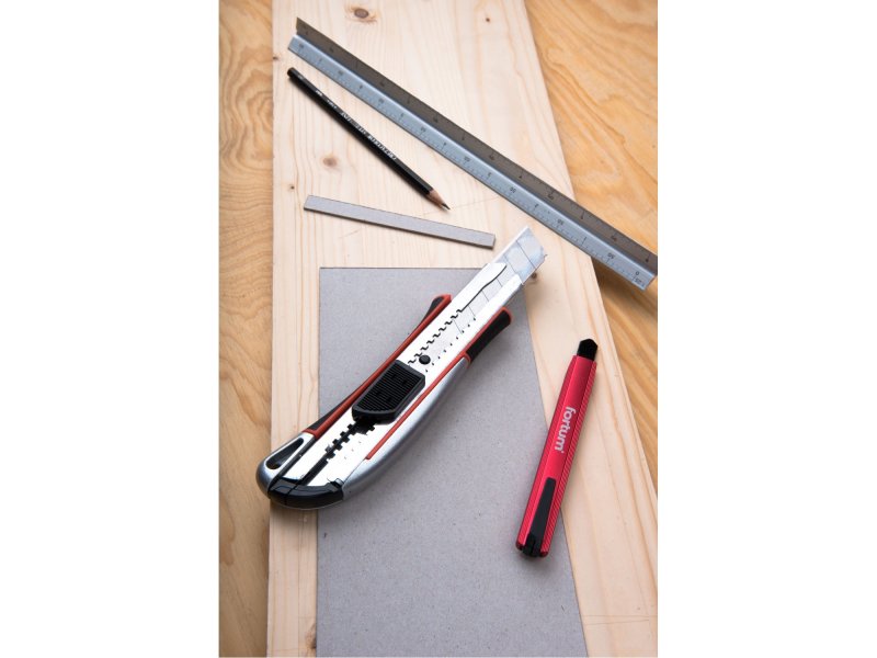 EXTOL PREMIUM 8855025 nůž ulamovací kovový s výstuhou, 25mm Auto-lock Obrázek