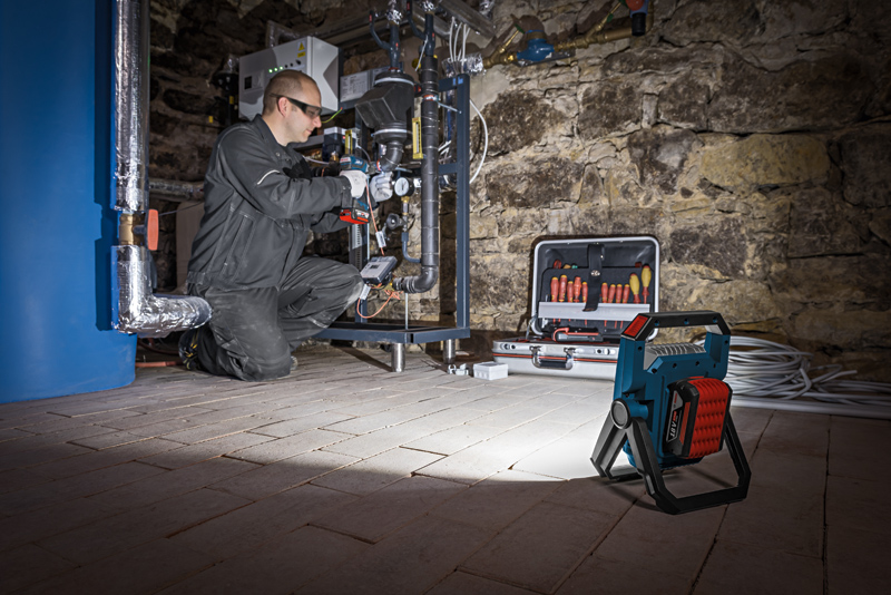 BOSCH GLI 18 V-1900 aku LED reflektor 14,4 /18 V Obrázek