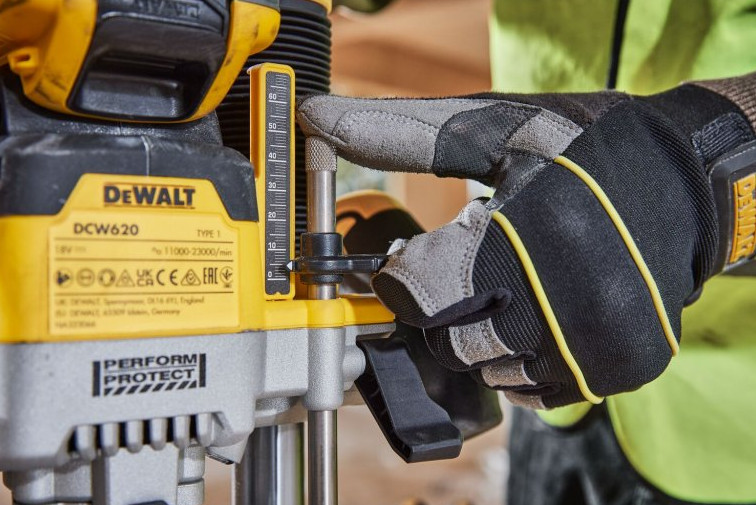 DeWALT DCW620 (verze bez aku) 18V XR 70mm aku horní frézka – bezuhlíková Obrázek