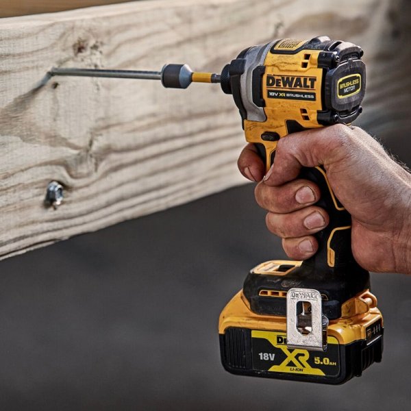 DeWALT DCF850P2T (2x5Ah) 1/4" aku rázový utahovák Obrázek