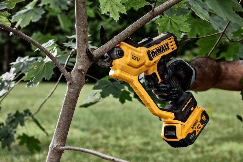 DeWALT DCMPP568P1 (1x5Ah) akumulátorové nůžky na větve Obrázek