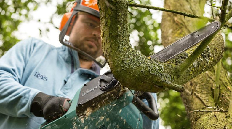 BOSCH UniversalChain 35 řetězová elektrická pila Obrázek