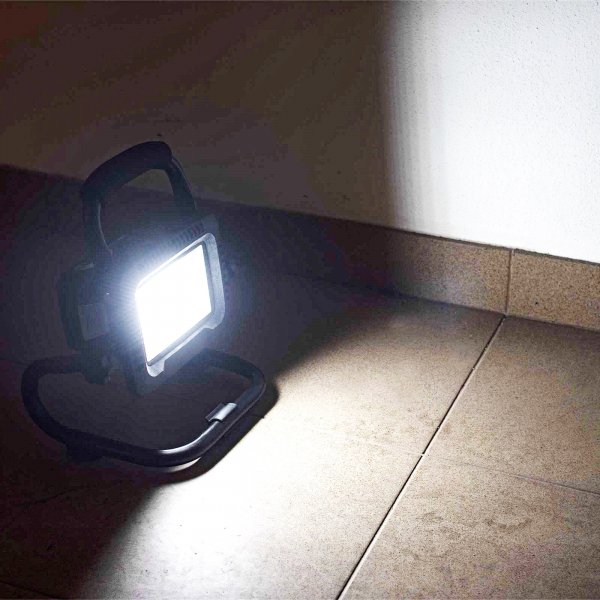 XTline XT102768 aku reflektor LED 35W 18V, bez baterie Obrázek