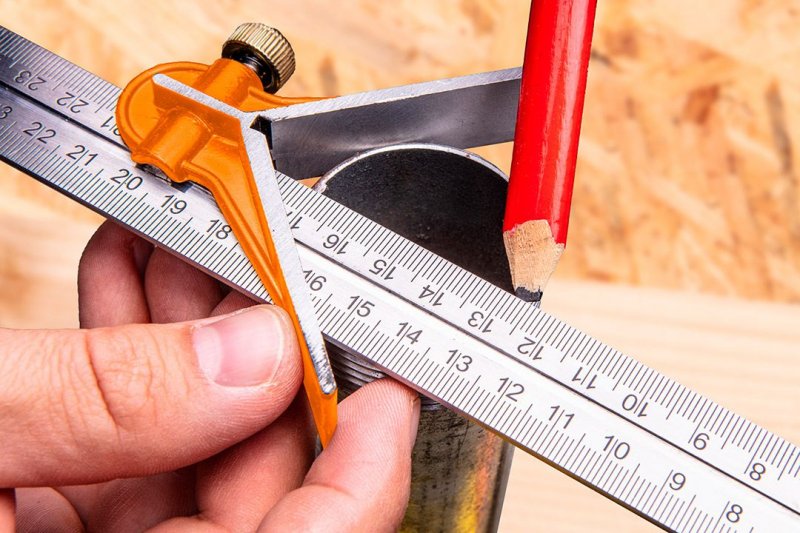 NEO TOOLS 72-120 multifunkční úhelník s úhloměrem, 300mm Obrázek