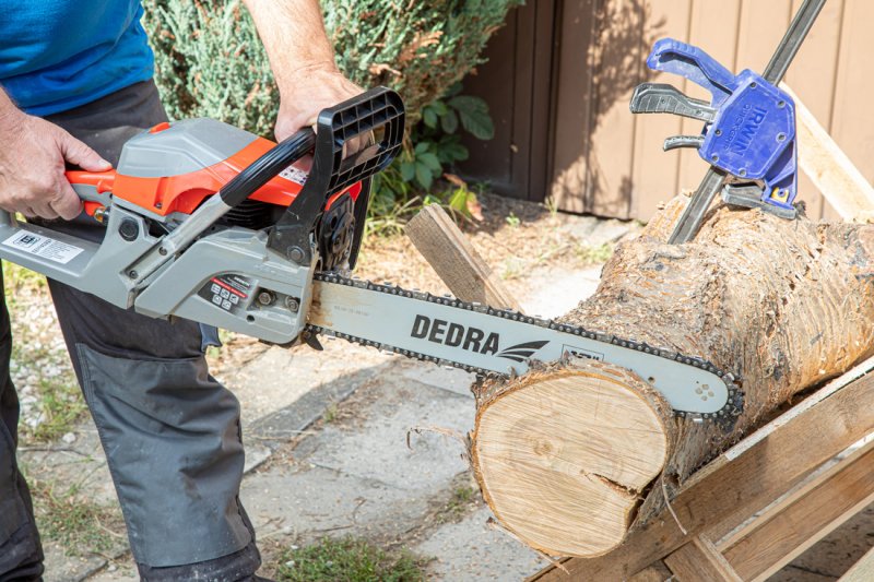 DEDRA DED8712 řetězová motorová pila - 54,6 cm3, 45cm Obrázek