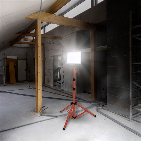 SOLIGHT WM-100W-FVQ LED eflektor se stativem 100W, 9000lm, 4000K, kabel, IP65 Obrázek