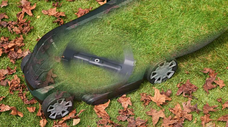 BOSCH UniversalRotak 450 1300W sekačka na trávu Obrázek