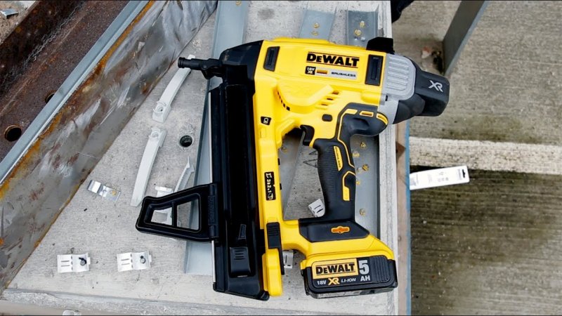 DeWALT DCN890P2 (2x5Ah) aku hřebíkovačka do betonu Obrázek