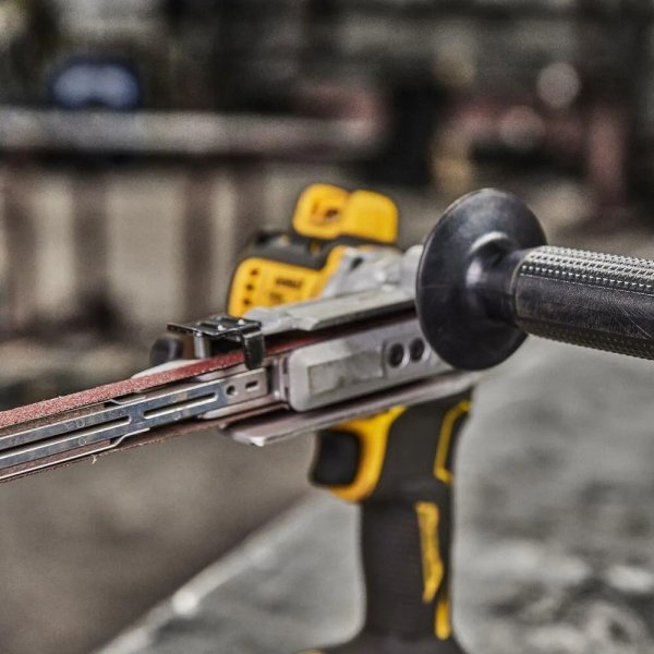 DeWALT DCM200NT 18V (verze bez aku) aku prstová bruska + kufr Obrázek