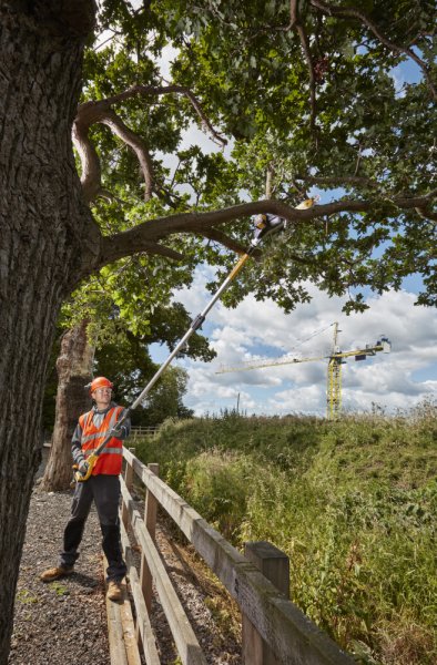 DeWALT DCMPS567P1 (1x5Ah) aku prořezávací pila Obrázek