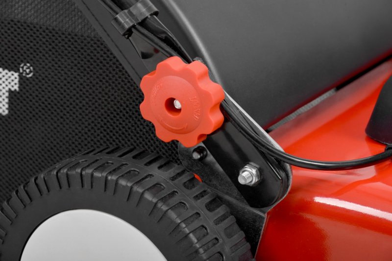 HECHT 1739 vertikutátor nožový - provzdušňovač Obrázek