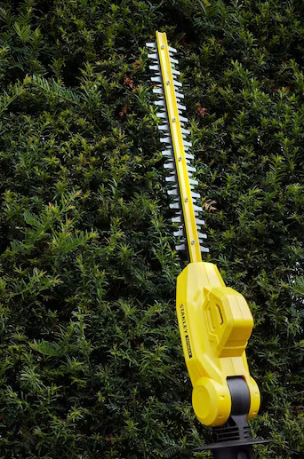 STANLEY FATMAX SFMCPH845M1-QW dlouhé aku nůžky na živý plot V20 LiIon 1x4,0Ah Obrázek