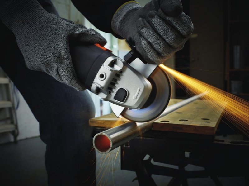 BLACK+DECKER KG1202K 1200W/125mm síťová úhlová bruska s pozvolným rozběhem Obrázek