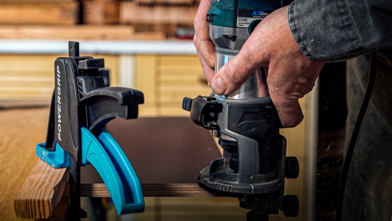 XTline XT106400 multifunkční vrchní a ohraňovací frézka 710W Obrázek