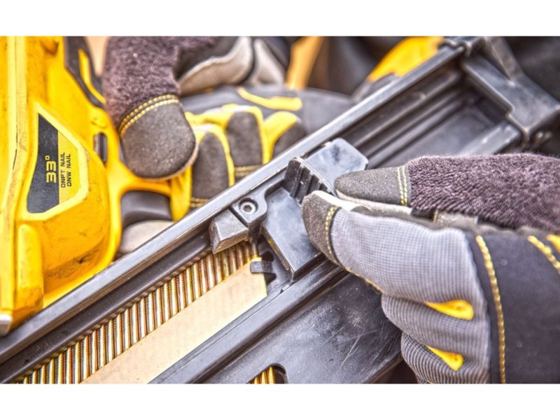 DeWALT DCN930N (verze bez aku) 18V XR 90mm aku hřebíkovačka na rámování Obrázek