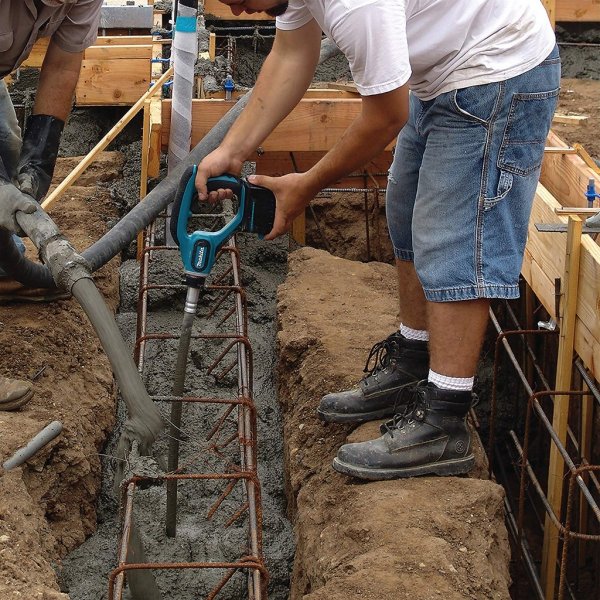 MAKITA DVR450RTE aku zhutňovač betonu LiIon LXT 18V 2x 5Ah Obrázek