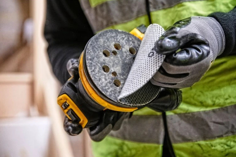 DeWALT DCW210N (verze bez baterie) aku excentrická bruska 125mm Obrázek