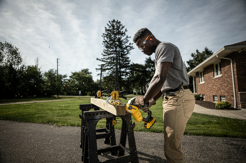 DeWALT DCMPS520P1 18V (1x5Ah) aku prořezávací pila Obrázek