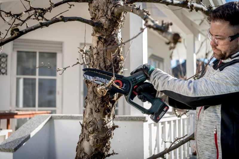 METABO MS 18 LTX 15 (1x2,0 Ah) aku prořezávací pila s příslušenstvím Obrázek