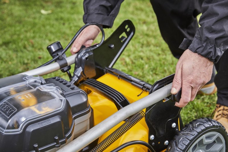 DeWALT DCMW564N (verze bez aku) aku zahradní sekačka Obrázek