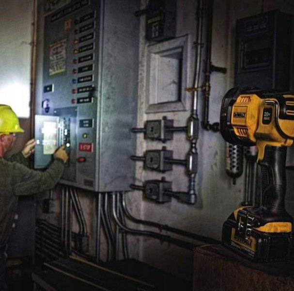 DeWALT DCL043 aku LED světlo 18V XR (1000 lm) Obrázek