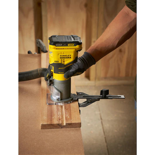 STANLEY FATMAX SFMCW400B-XJ aku vrchní frézka na hrany 18V LiIon V20, bez aku Obrázek