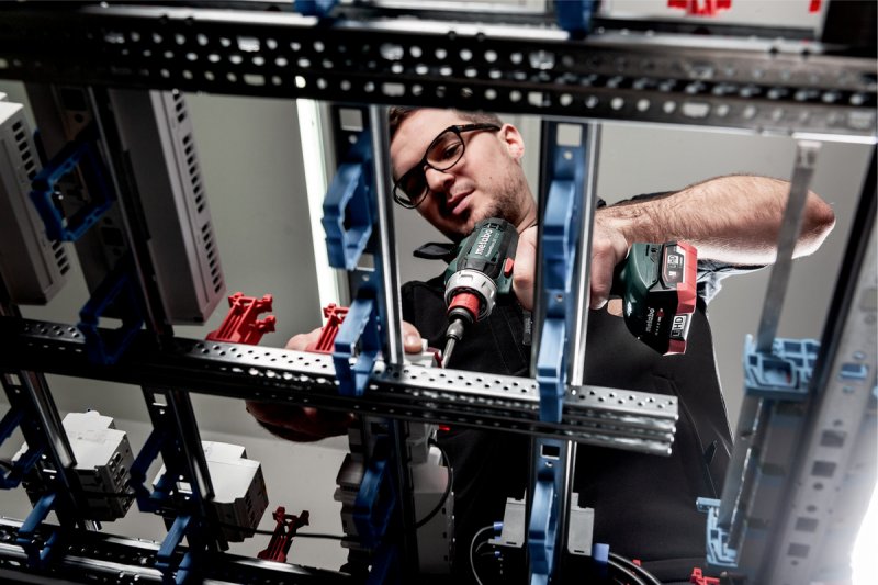 METABO PowerMaxx BS 12 Q aku vrtačka LiIon 2x2Ah 601037500 Obrázek