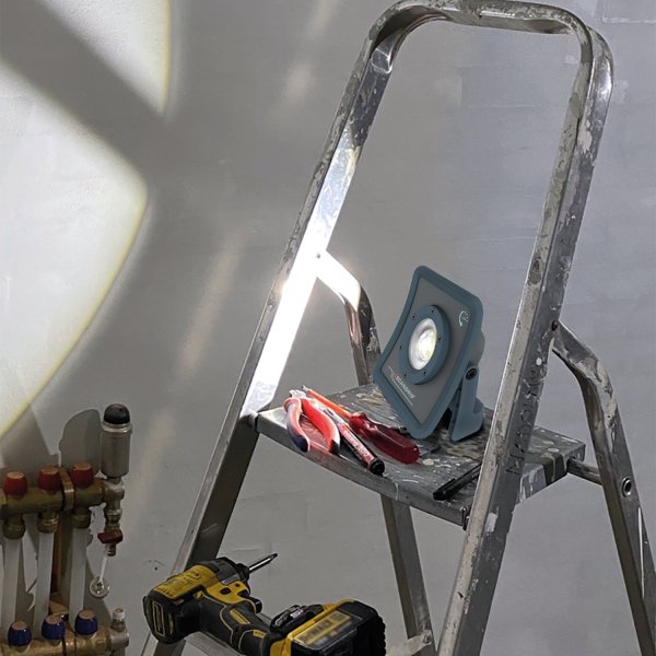 SCANGRIP NOVA R - FOR LIFE dobíjecí LED pracovní reflektor 2000 lumenů 03.6201 Obrázek