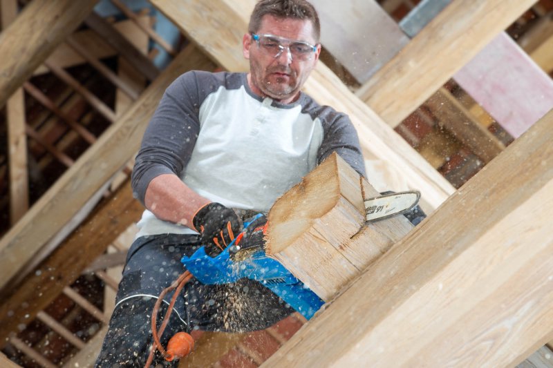 NAREX EPR 400-24 elektrická řetězová pila - lišta 40 cm Obrázek