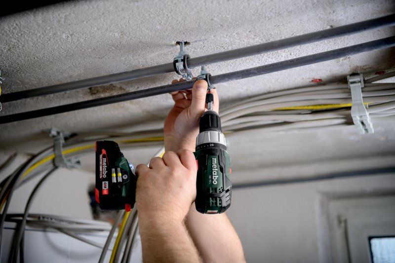 METABO SB 18 L Set (2x2Ah) 18V aku příklepová vrtačka + mobilní dílna / sada příslušenství Obrázek