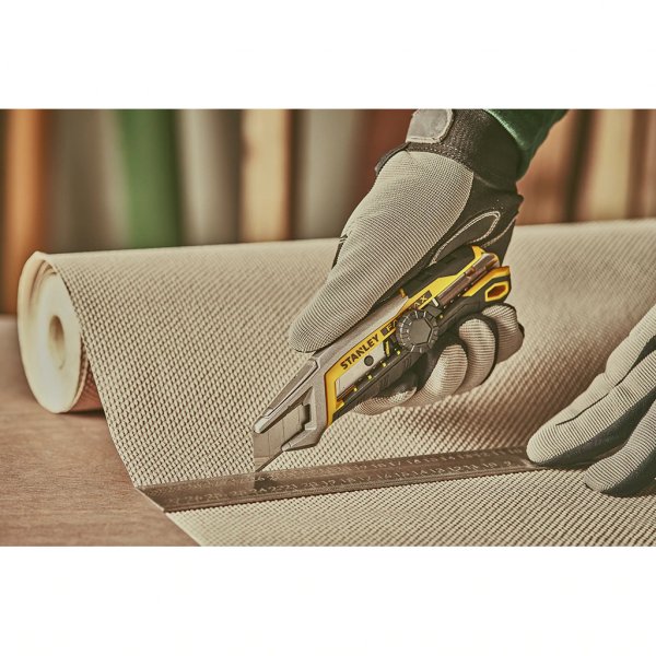 STANLEY FMHT10592-0 FatMax odlamovací nůž s kolečkem a kovovým vodítkem Obrázek