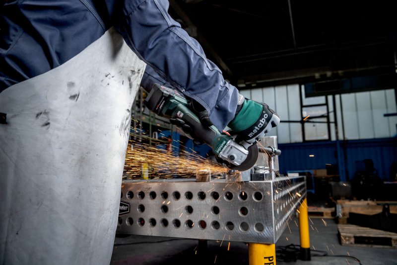 METABO W 18 L BL 9-125 aku úhlová bezuhlíková bruska v metaBOXu, bez baterií 602374840 Obrázek