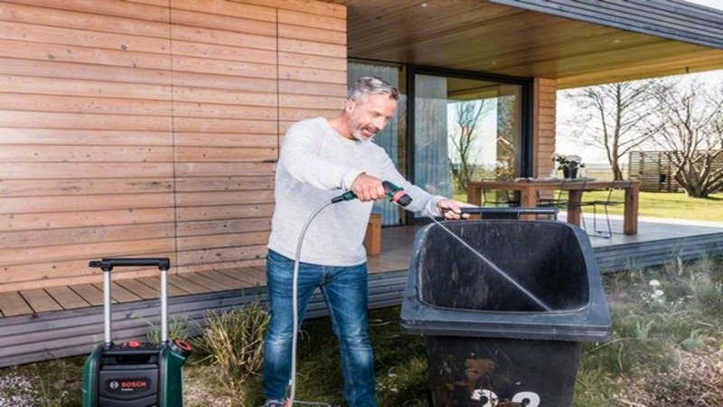 BOSCH Fontus 18V (1x2,5Ah) aku venkovní čistič Obrázek