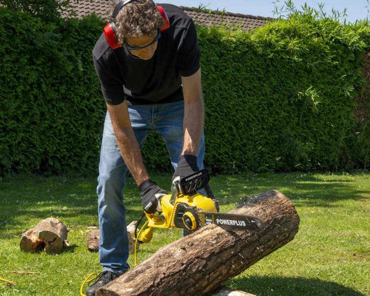 POWERPLUS POWXG1009 elektrická řetězová pila 40cm Obrázek