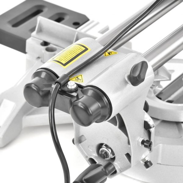 HECHT 828 pokosová pila s laserem a potahem a laserem Obrázek