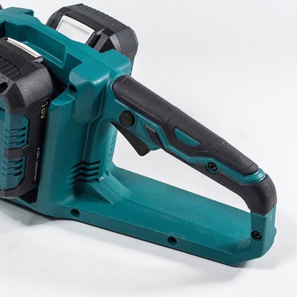 XTline XT102870-2B4 aku řetězová pila 35cm 2x18V LiIon 2xbaterie 4,0Ah+dvojnabíječka Obrázek