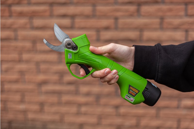 PROCRAFT ES16Li zahradní aku nůžky na větve LiIon 16V 2x 2Ah Obrázek