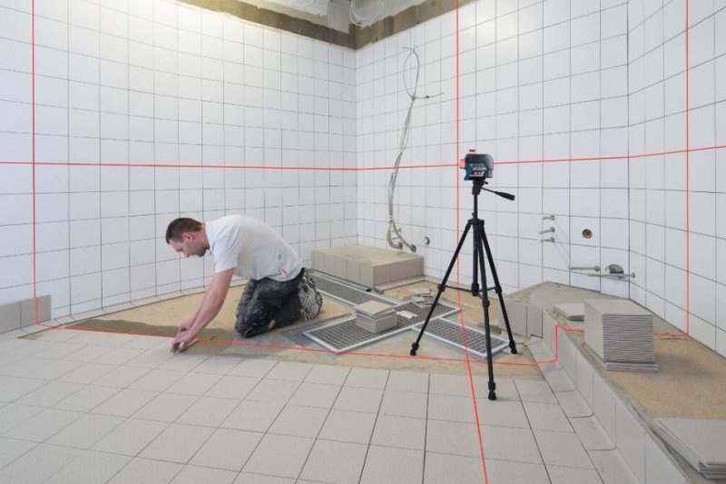 BOSCH GLL 3-80 C křížový laser (3x360°) + stativ Obrázek
