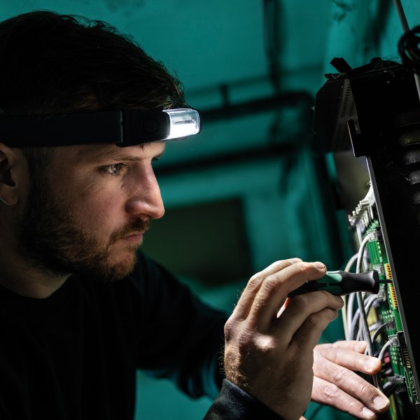 SCANGRIP I-VIEW - FOR LIFE dobíjecí čelová LED svítilna se senzorem 03.6212 Obrázek