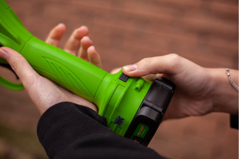 PROCRAFT ES20Li zahradní aku nůžky na větve LiIon 20V 2x 2Ah Obrázek