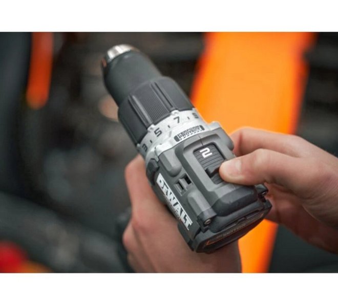 DeWALT DCD85MP2T aku příklepová vrtačka 18V 2x 5Ah XR LiIon edice McLaren F1 Team Obrázek