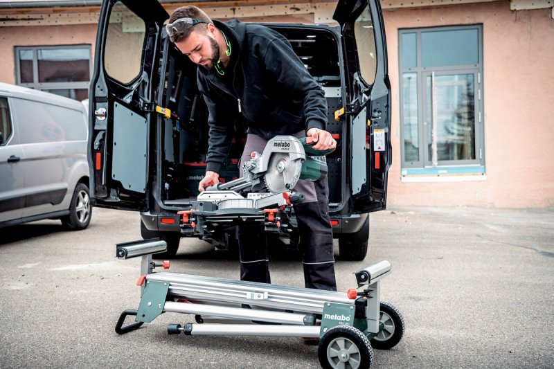 METABO KGS 254 M pokosová pila s pojezdem a pozvolným rozběhem 613254000 Obrázek