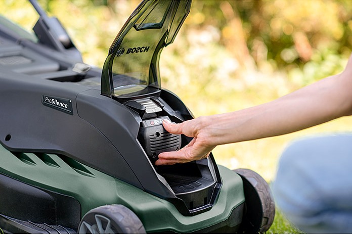 BOSCH UniversalRotak 36-550 (verze bez aku) 36V aku sekačka na trávu Obrázek